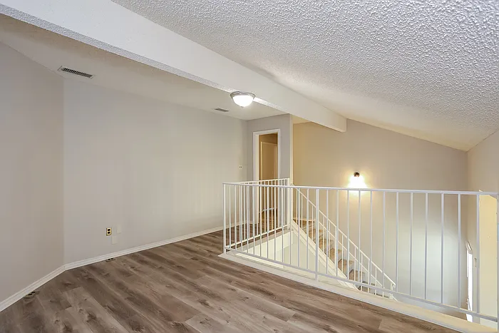 722 Nightingale Cir — Photo 10