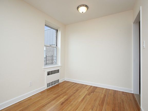 4th image of 6515 Yellowstone Blvd APT 6A