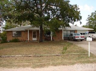 304 S Leon St, Gustine, TX 76455