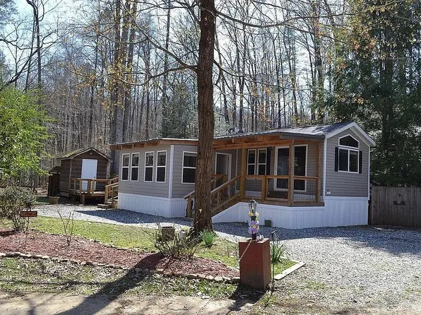 641 Riverside Dr, Cleveland, GA 30528