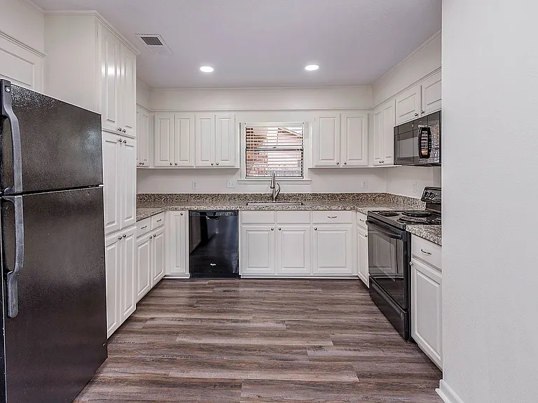 2910 Jennifer Dr — Photo 4