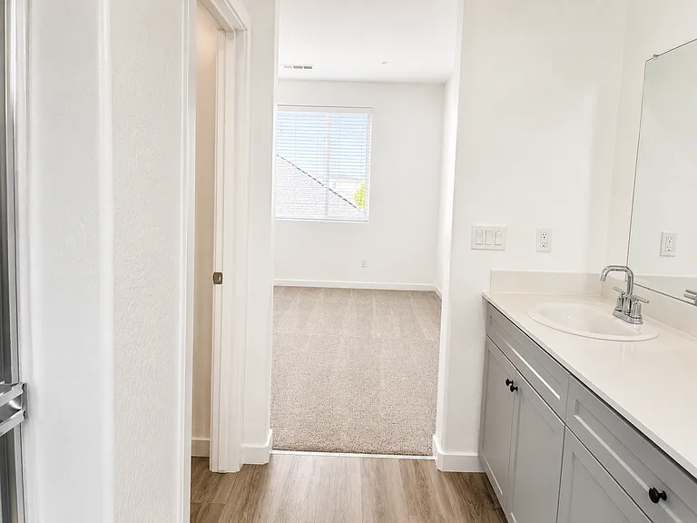 2806 N Applegate Ave — Photo 16