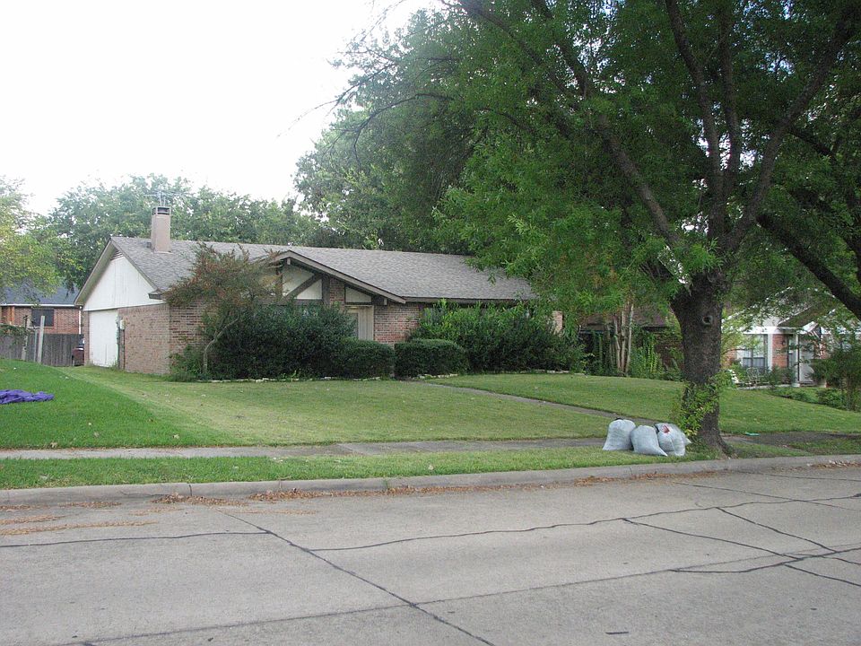 2nd image of 1405 Frio Ln
