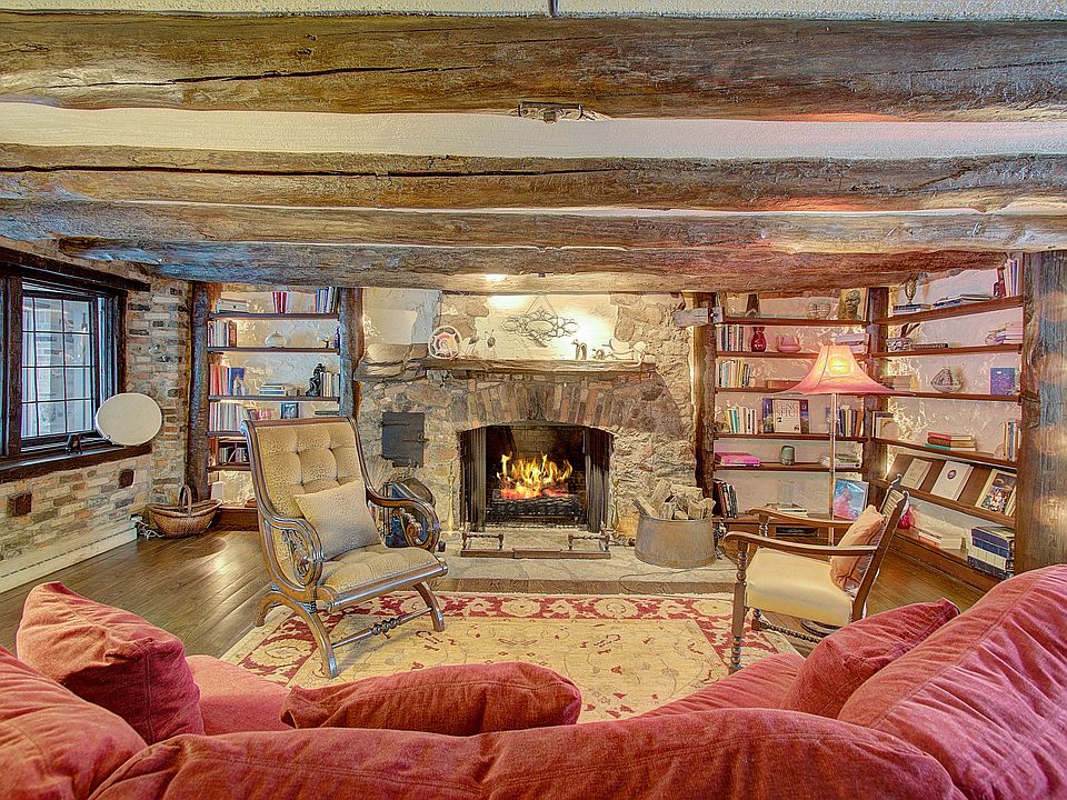 8200 N Green Bay Rd, River Hills, WI 53217 Zillow