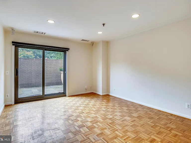 1401 N Oak St #G6 — Photo 30