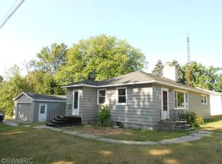 128 W Lake St, Hart, MI 49420