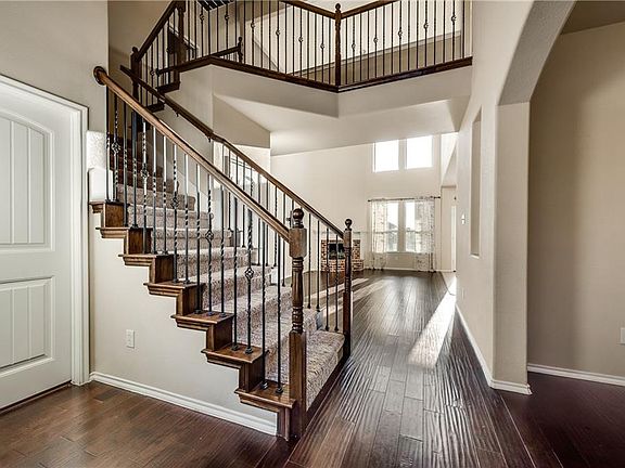 5th image of 920 Lancashire Ln