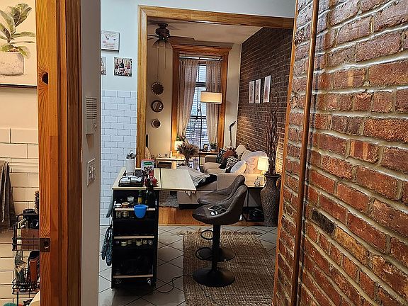 4th image of 232 E 64th St APT 4
