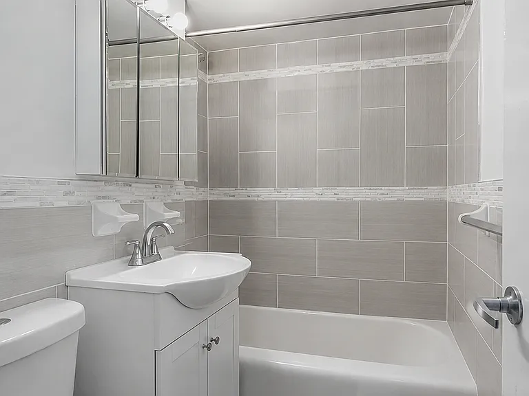 180 W Houston St #7F — Photo 9