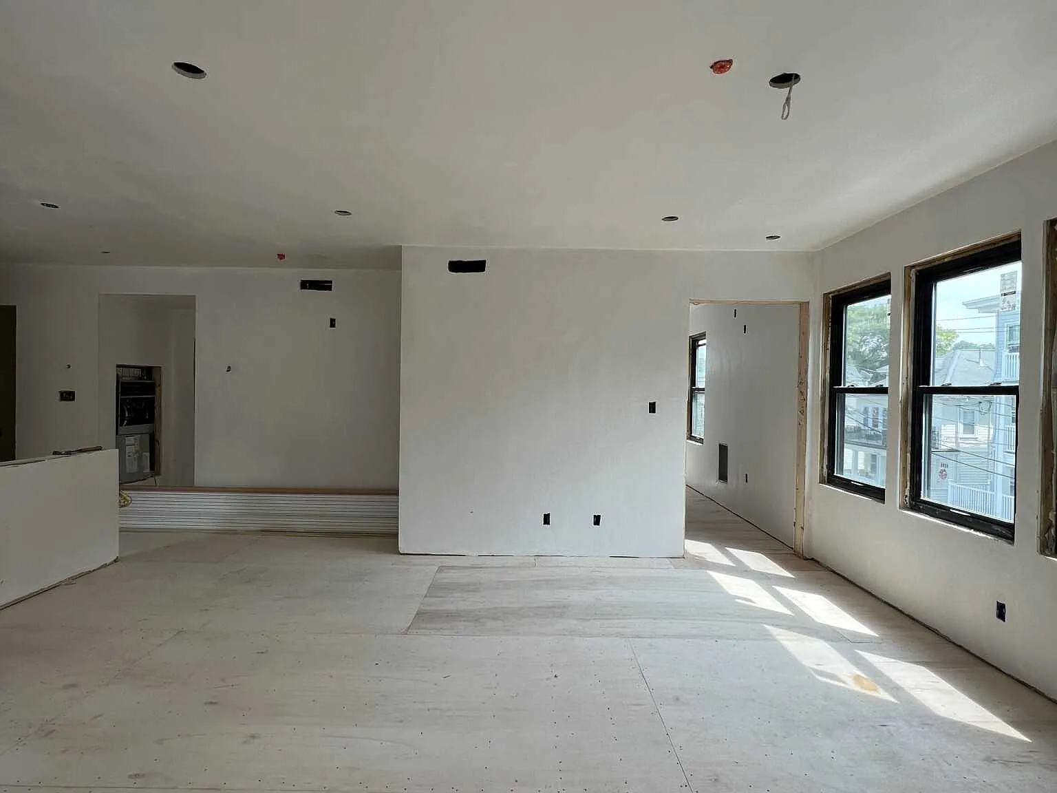 3 bed, $4,250 — Photo 2