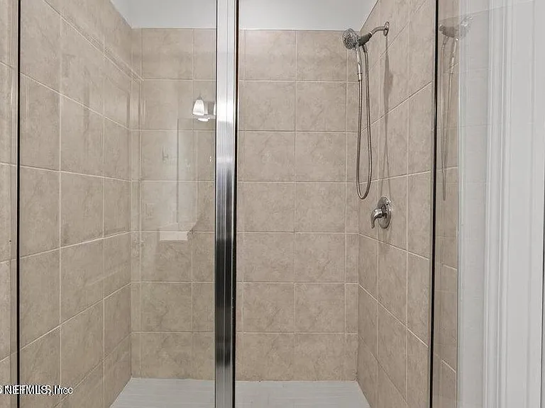 260 Brandon Lakes Dr — Photo 34