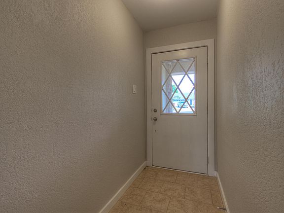 4th image of 903 Garden Valley Cv