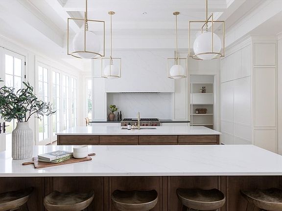 4th image of 222 Warren St