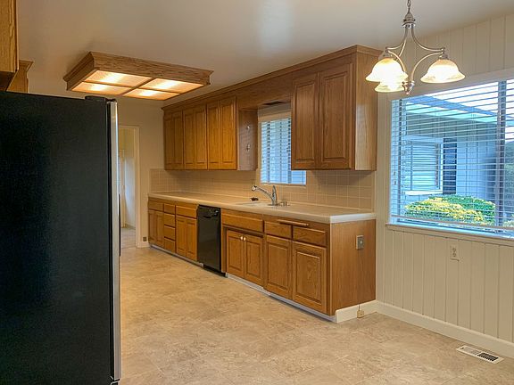 5th image of 20341 Knollwood Dr