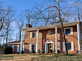 1050 W Outer Dr, Oak Ridge, TN 37830