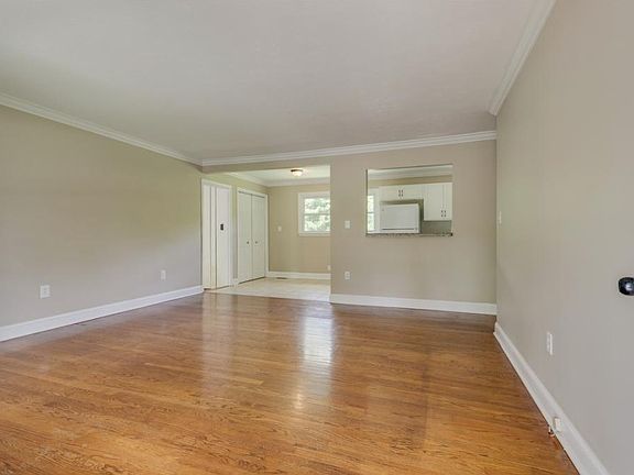 5th image of 366 Piercy St