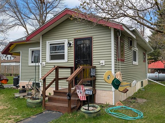 3rd image of 140 4th St NE