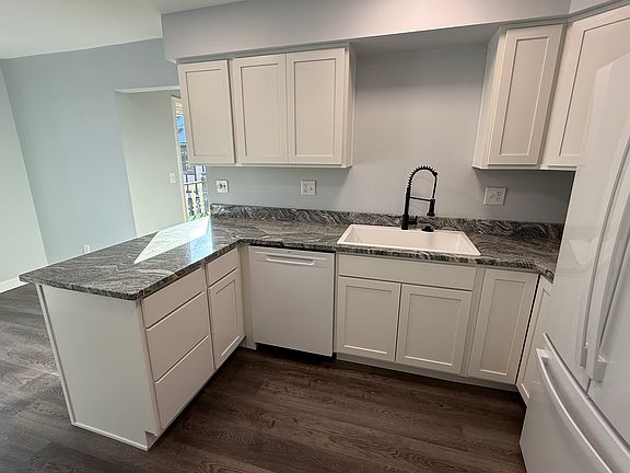 5th image of 42160 Woodward Ave Unit 80