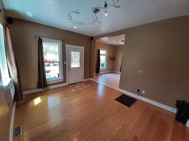 826 E Chase Ave — Photo 4