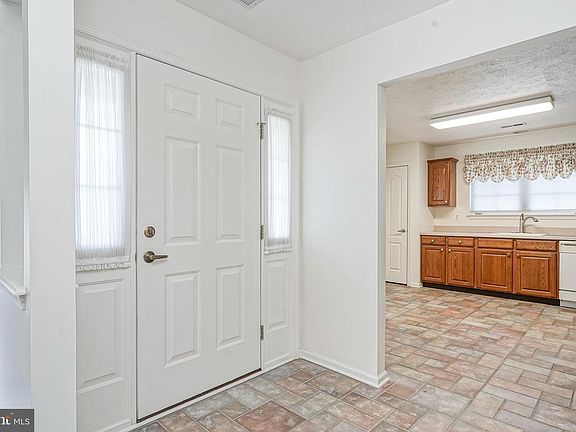 3rd image of 16 Magnolia Ln
