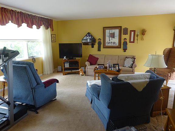 5th image of 821 W Dresser Dr