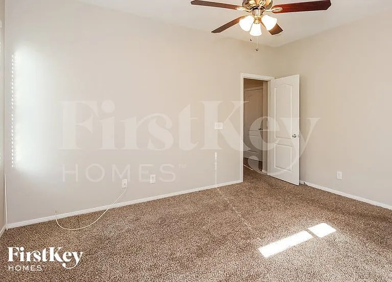 10552 Lessona St — Photo 10