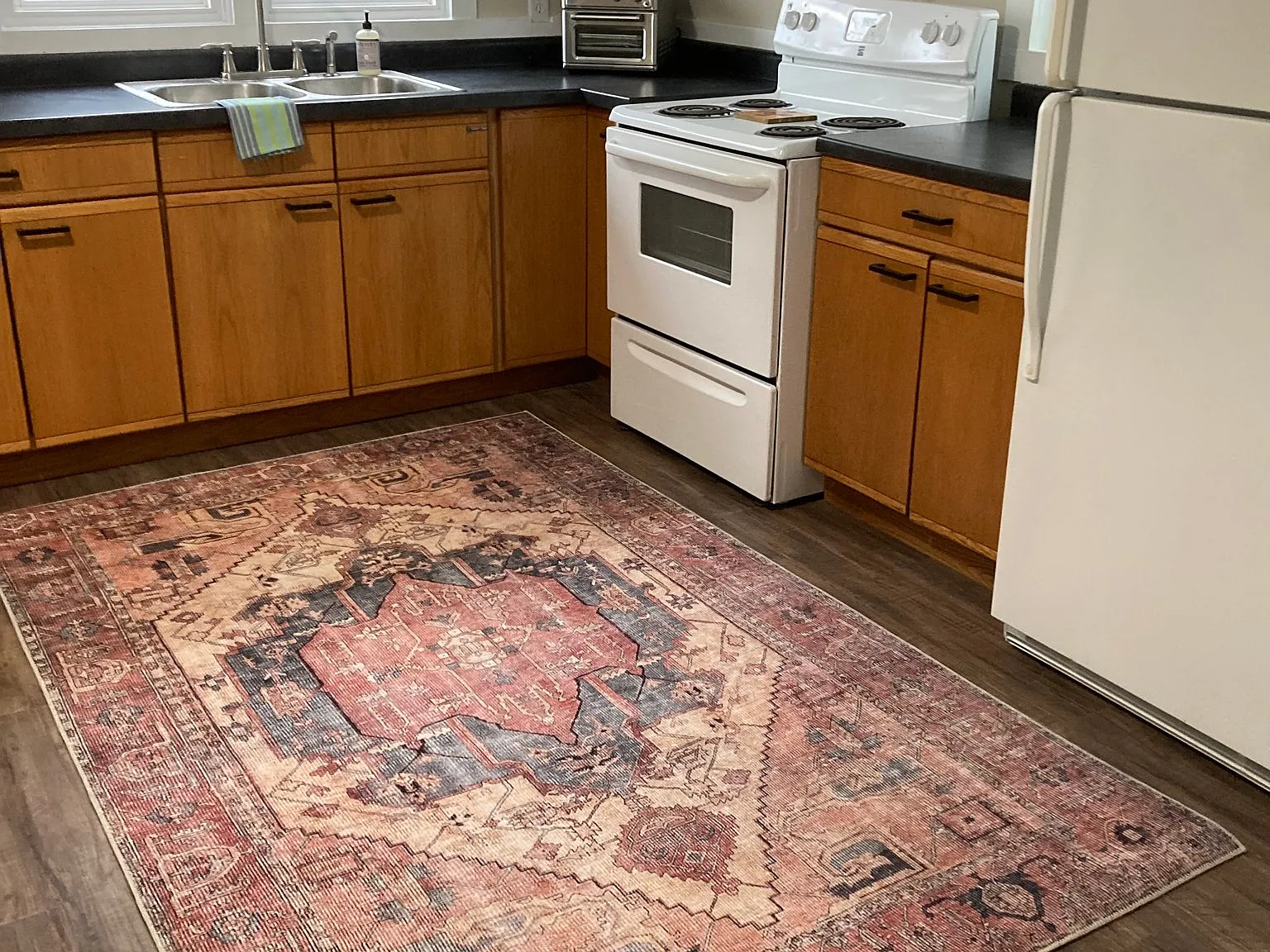 Cozy Brown Cottage — Photo 3