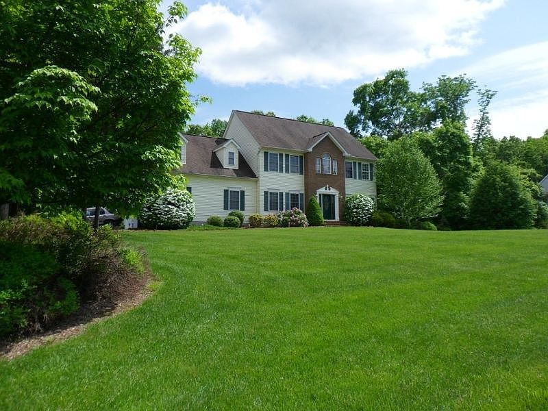 1st image of 9 Tallyho Ln