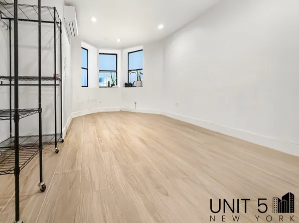 1467 Jefferson Avenue image 1 of 5