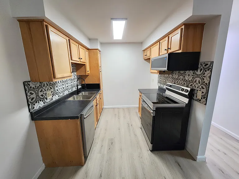 14417 Pennsylvania Rd #9 — Photo 8