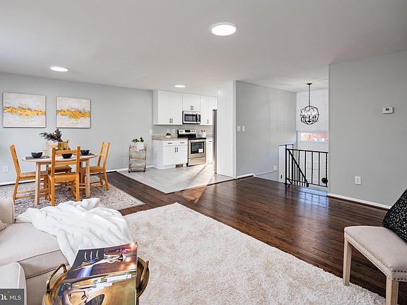 5th image of 7942 Oakwood Rd