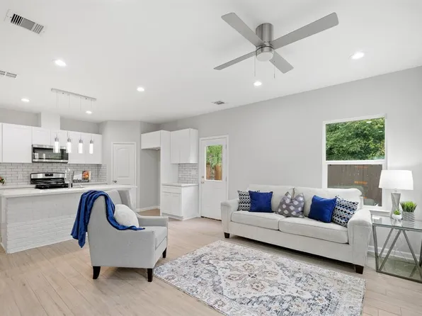 9291 Kingsflower Circle, Houston, TX 77075