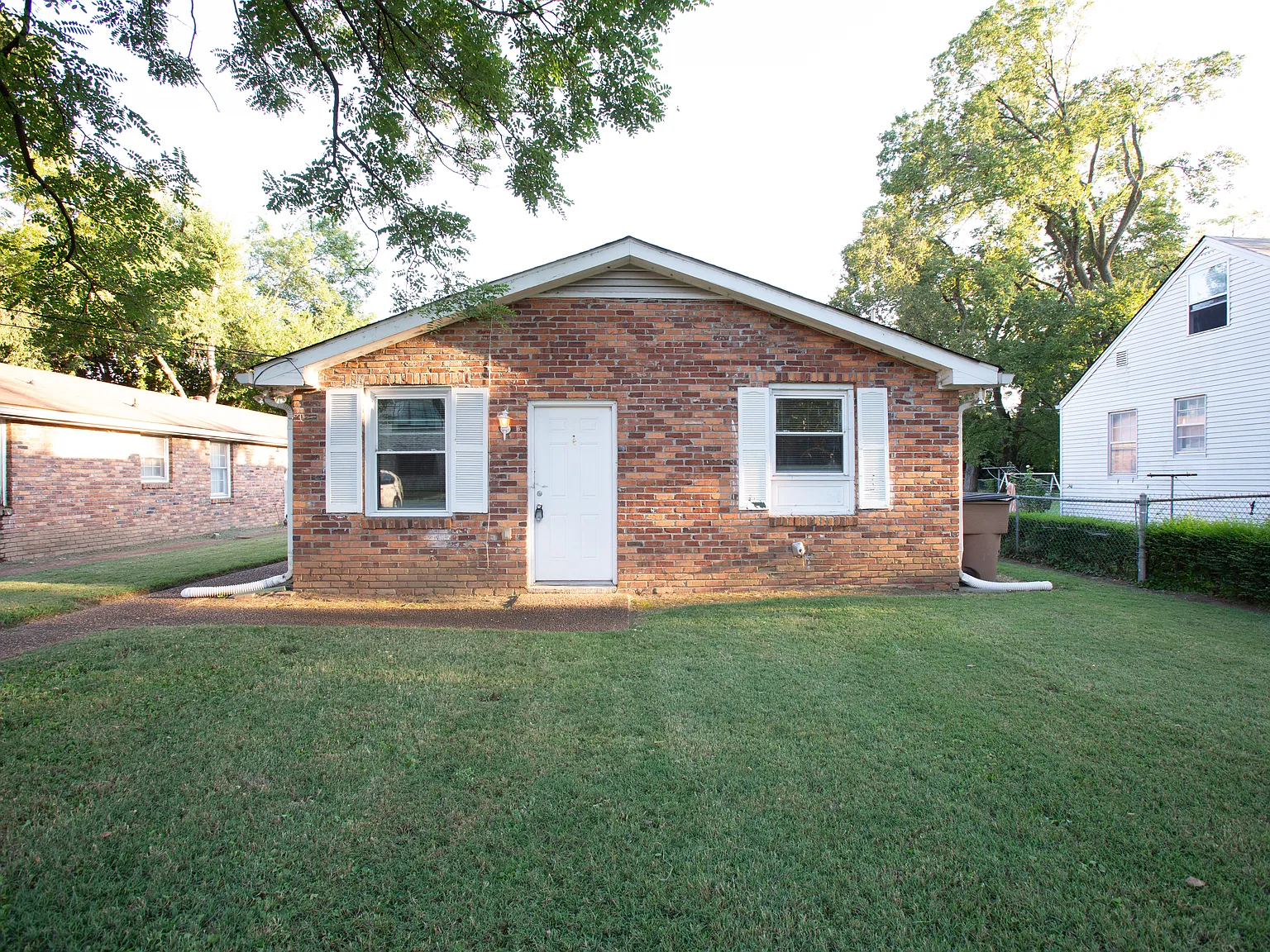 2 bed, 900 sqft, $1,400 — Photo 2