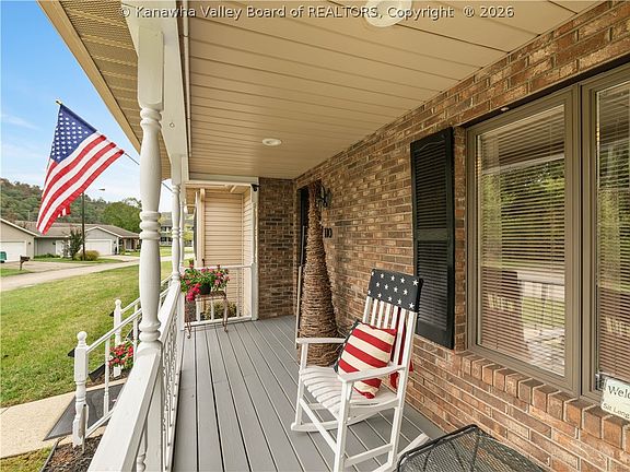 5th image of 110 Woodbend Cv