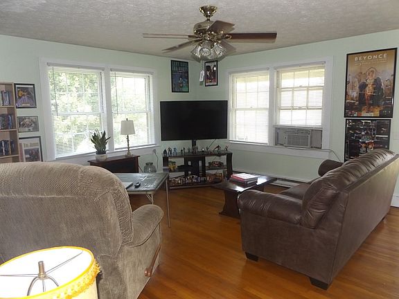2nd image of 832 W Stuart Dr