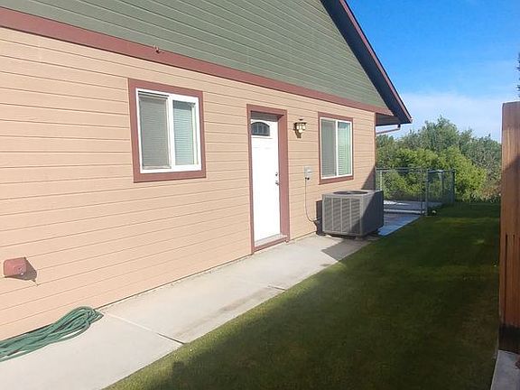 2nd image of 689 Tanglewood Dr #B