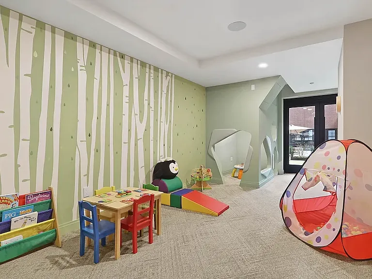 520 W 43rd St #33D — Photo 21