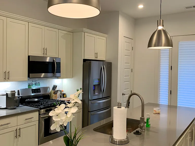 712 James Ave — Photo 2