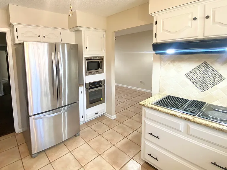 3708 Jeanette Dr — Photo 4