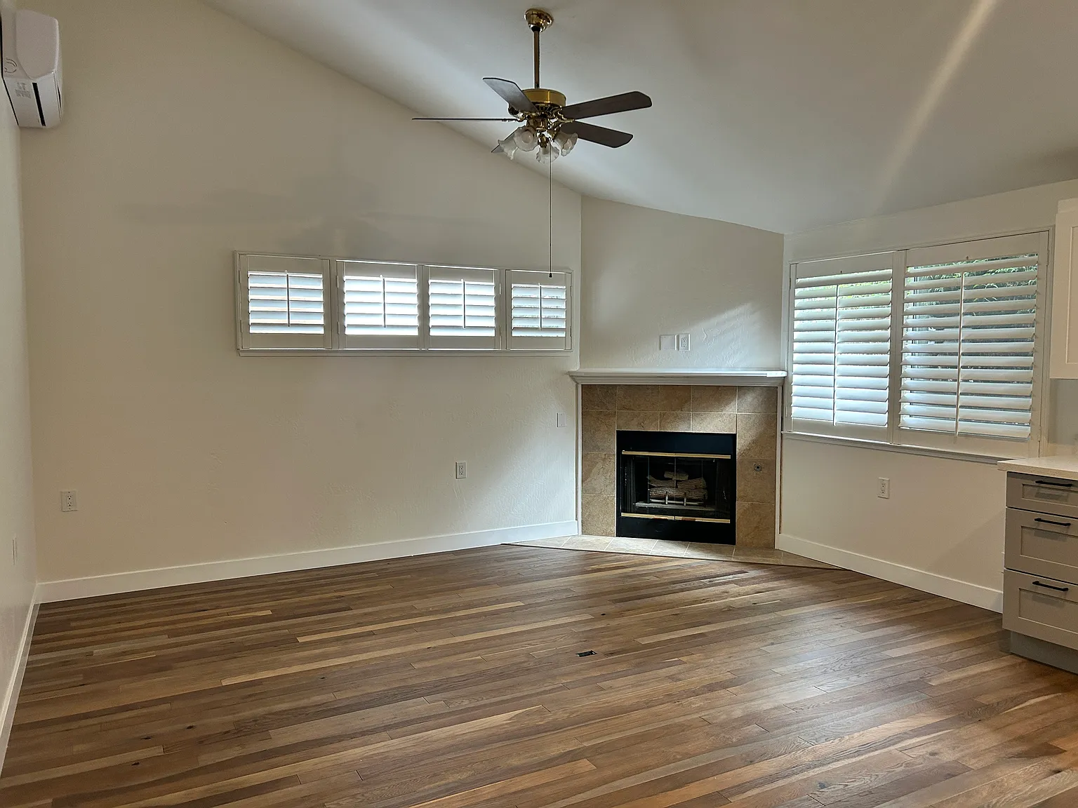 1 bed, 708 sqft, $2,700 — Photo 2