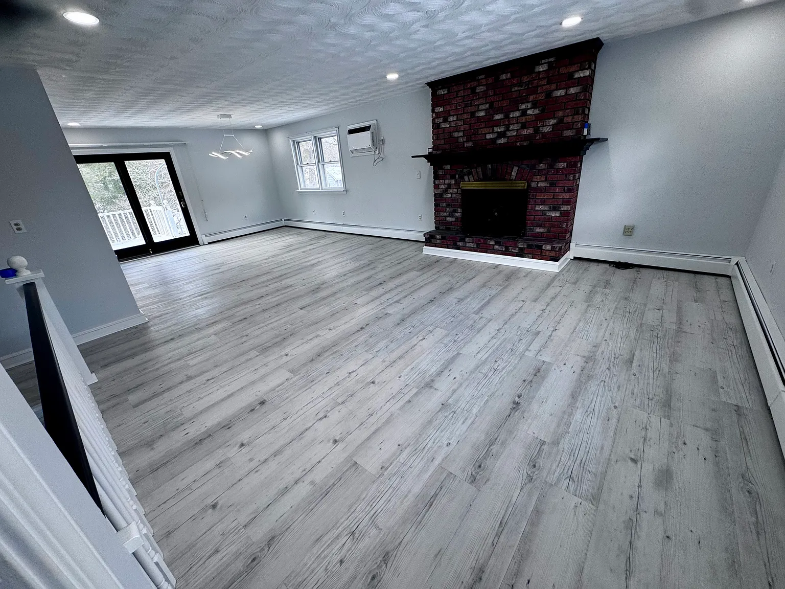 2 bed, 2200 sqft, $2,300 — Photo 1