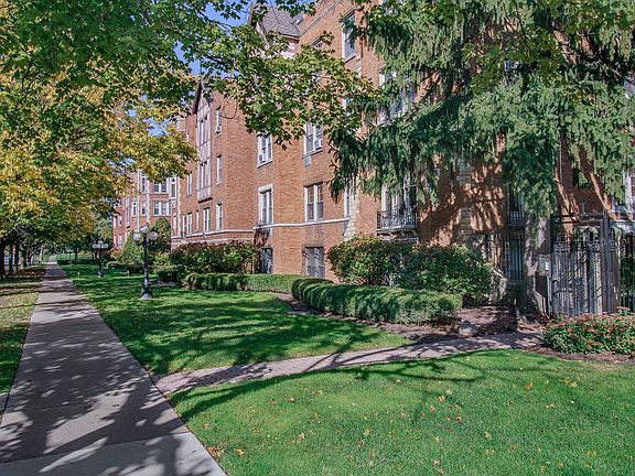 4th image of 10937 S Longwood Dr APT 1