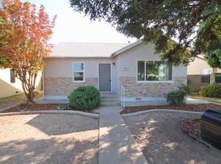 136 Oxford Ave, Lindsay, CA 93247