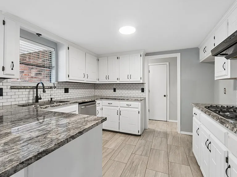 1308 Kelly Park Rd — Photo 14