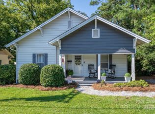 206 6th St SW, Conover, NC 28613