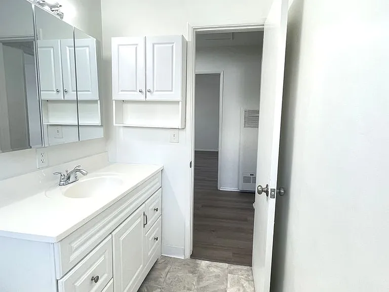 4706-4708 Kester Ave — Photo 12
