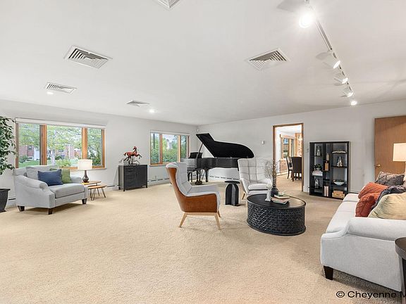 5th image of 318 W 2nd Ave