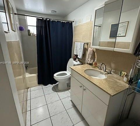 5th image of 2000 Biarritz Dr APT 404