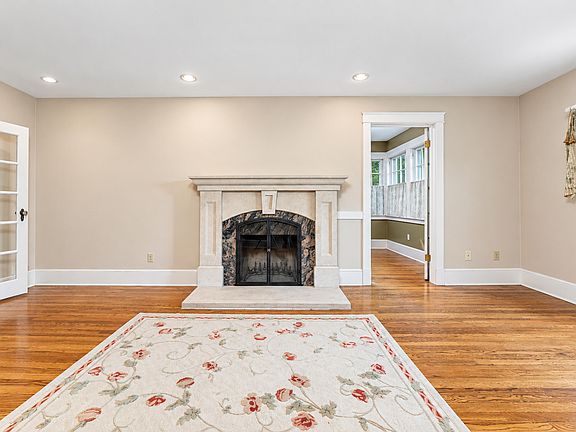 5th image of 648 Sunset Ln