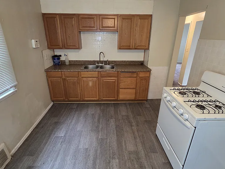 1524 W Kettelle St — Photo 11